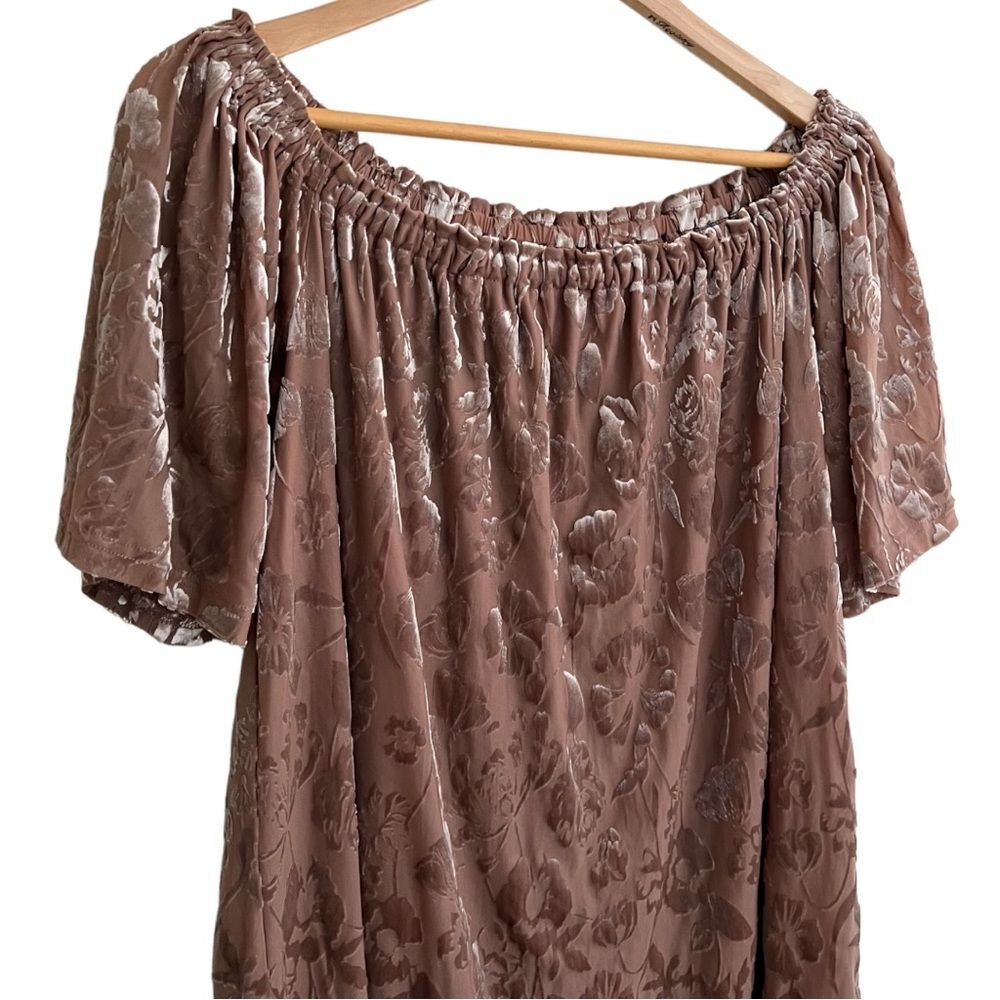 Taupe Velvet Floral Accents size medium Forever 21 New!🏷